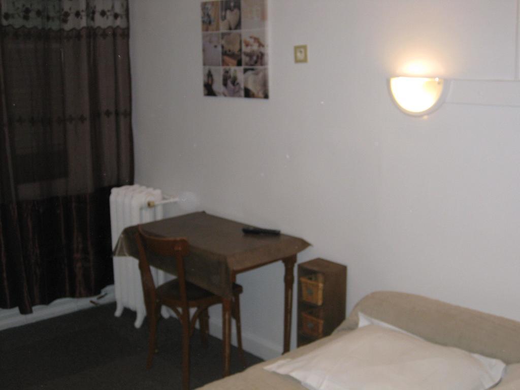 Hotel Le Monopole Remeš Pokoj fotografie