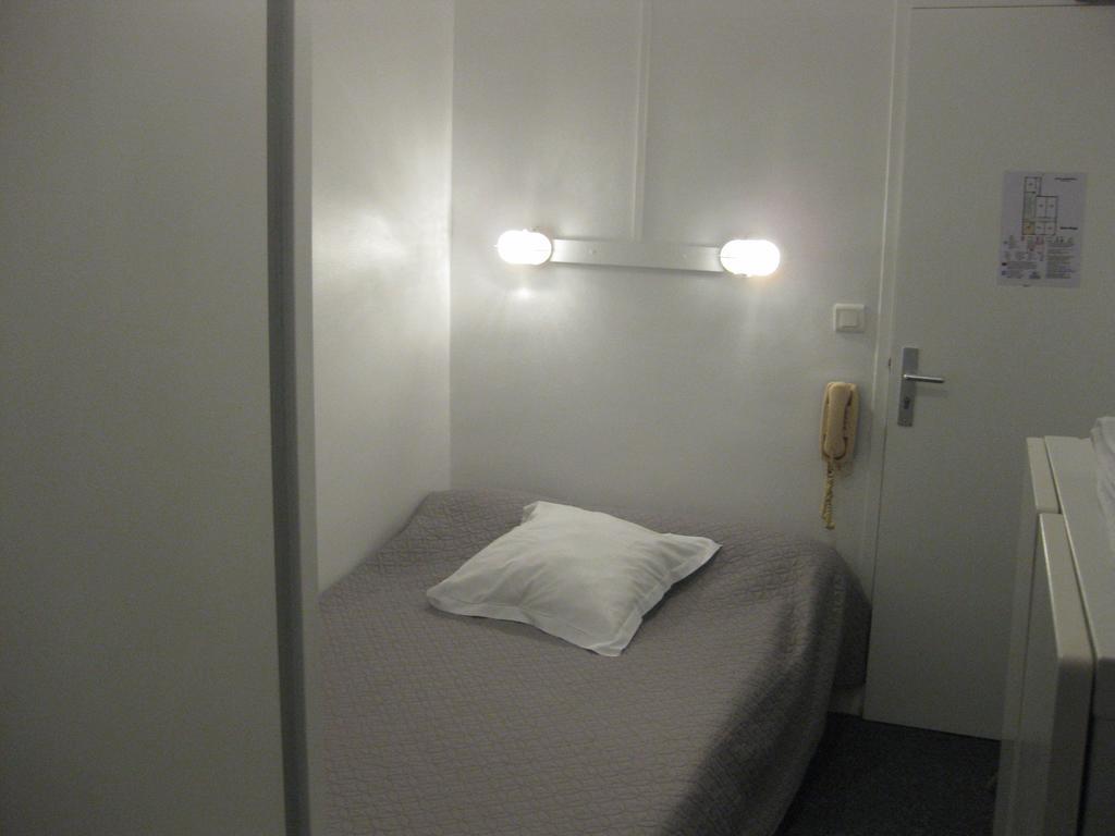 Hotel Le Monopole Remeš Pokoj fotografie